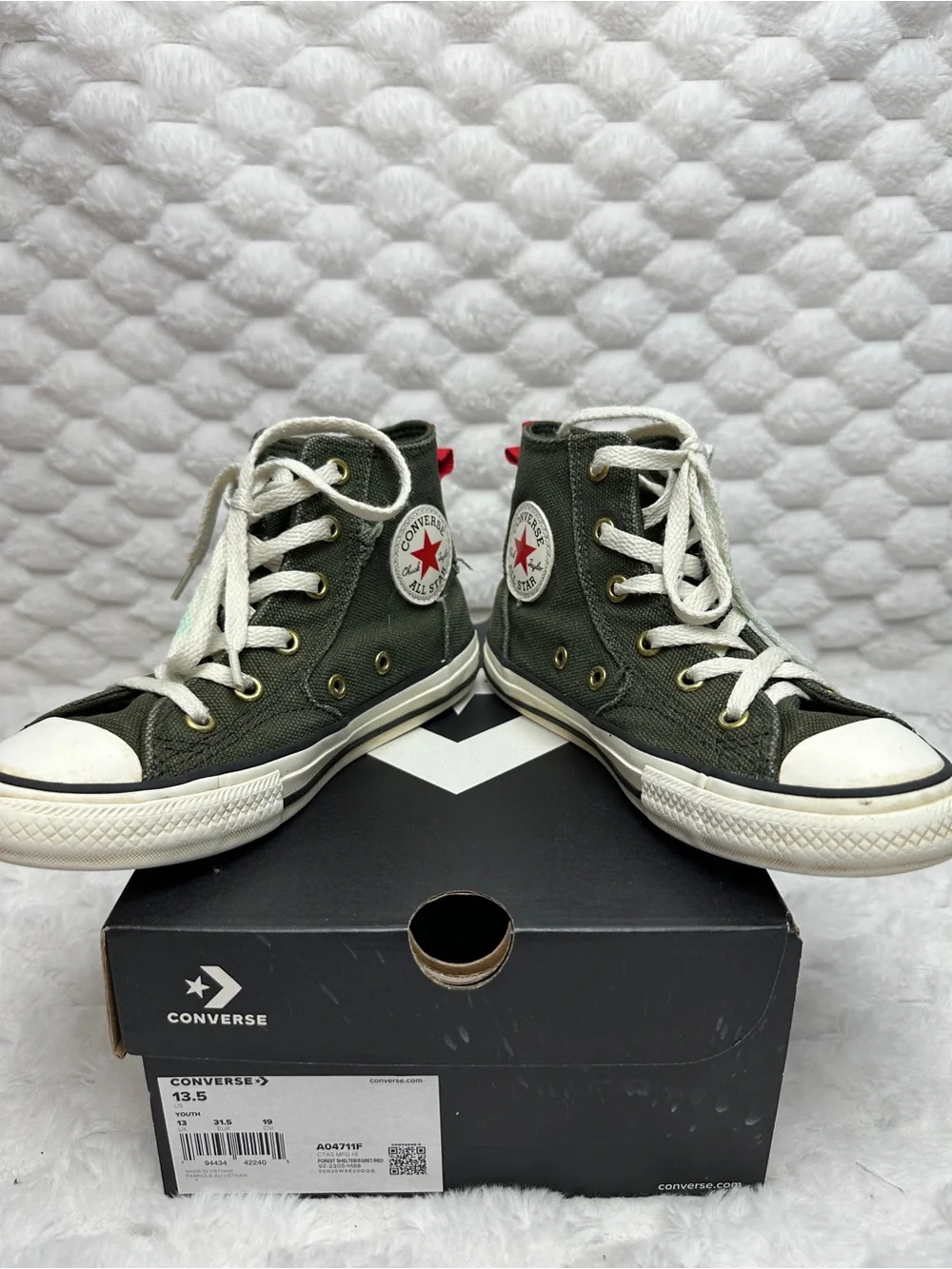 Converse High Tops in Forest Green, Red Star & Gold Eyelets Size 13.5